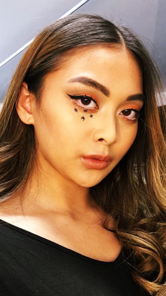 Easy Halloween make-up: spider eye